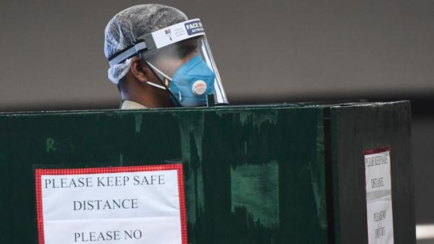 The national capital on Thursday witnessed two extremes with the government conducting a record 32,834 daily tests for the coronavirus disease (Covid-19) and the city registering 2,737 new infections — the highest single-day spike in 67 days. (AFP photo) The national capital on Thursday witnessed two extremes with the government conducting a record 32,834 daily tests for the coronavirus disease (Covid-19) and the city registering 2,737 new infections — the highest single-day spike in 67 days. (AFP photo)