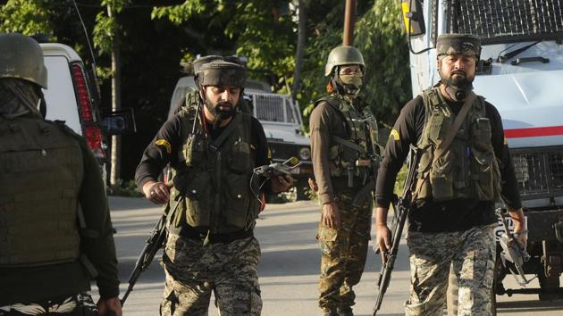 Secuirty personnel near the site of attack at Pandach on the outskirts of Srinagar. (HT Photo) Secuirty personnel near the site of attack at Pandach on the outskirts of Srinagar. (HT Photo)