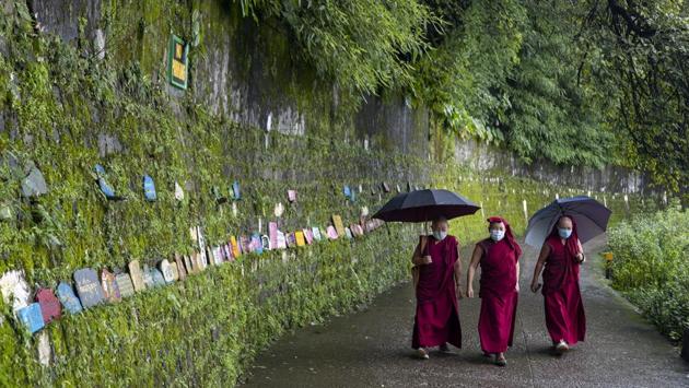 Exiled Tibetan Buddhist nuns wearing face masks as a precaution against the coronavirus circumambulate the residence of the Dalai Lama in Dharmsala on September 3. India has registered over 80,000 new coronavirus cases for the third day in a row. (Ashwini Bhatia / AP) Exiled Tibetan Buddhist nuns wearing face masks as a precaution against the coronavirus circumambulate the residence of the Dalai Lama in Dharmsala on September 3. India has registered over 80,000 new coronavirus cases for the third day in a row. (Ashwini Bhatia / AP)