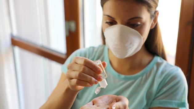 People in Delhi-NCR have started making DIY sanitisers.(PHOTO: Shutterstock)