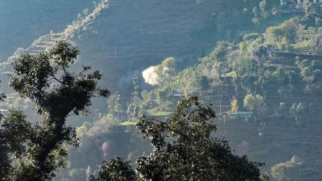 File photo: Smoke rises from a mortar shell that was allegedly fired by the Pakistani troops in a ceasefire violation.(PTI)