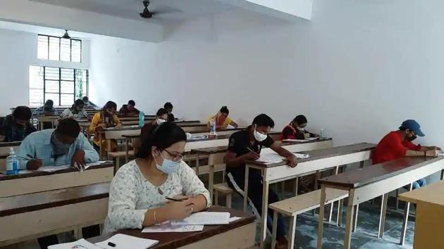 To maintain social distancing at the examination centres, there is a gap of one hour between each shift. (HT file) To maintain social distancing at the examination centres, there is a gap of one hour between each shift. (HT file)