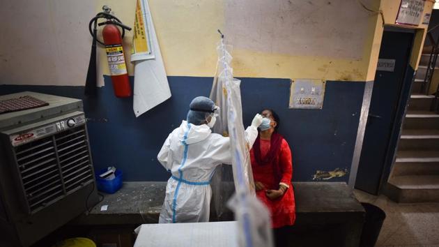 Meanwhile, the country registered the highest single-day spike of 90,633 new coronavirus cases on Sunday, taking the national caseload past 41-lakh mark, according to the union ministry of health and family welfare. (Sanchit Khanna/HT Photo) Meanwhile, the country registered the highest single-day spike of 90,633 new coronavirus cases on Sunday, taking the national caseload past 41-lakh mark, according to the union ministry of health and family welfare. (Sanchit Khanna/HT Photo)