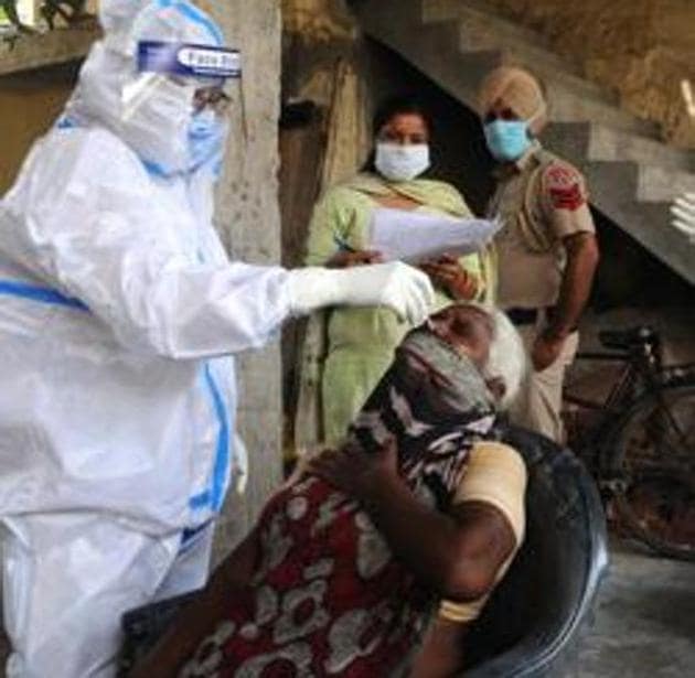 Health workers in PPE coveralls taking swab samples for Covid testing in Punjab.(Bharat Bhushan/HT)