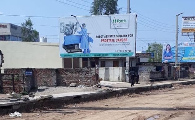 A hoarding put up close to National Highway 21 in the Kharar area.(HT Photo)