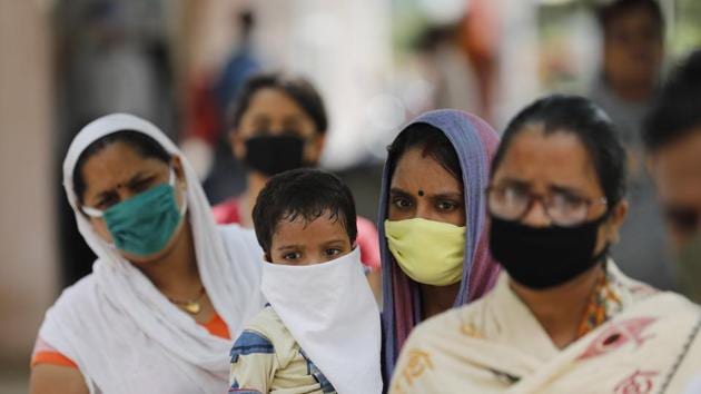 People wait in a queue to give their nasal swab samples to test for Covid-19 in Prayagraj.(AP) People wait in a queue to give their nasal swab samples to test for Covid-19 in Prayagraj.(AP)