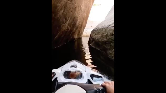 The clip shows a jet ski cruising through canyons.(Instagram/@the_mt_gallery)