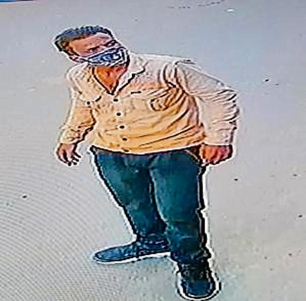 The accused captured in a CCTV footage. (HTphoto) The accused captured in a CCTV footage. (HTphoto)