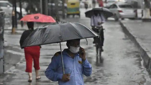 Lucknow and Varanasi recorded 36.7 degrees Celsius, the highest temperature over the area, the MeT said. (HT photo for representation)
