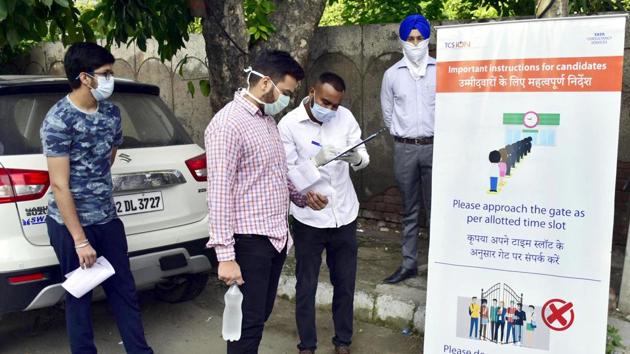 An official checks the documents of a candidate appearing for JEE Mains in Amritsar on September 2. (Sameer Sehgal/ HT photo) An official checks the documents of a candidate appearing for JEE Mains in Amritsar on September 2. (Sameer Sehgal/ HT photo)
