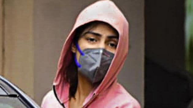 Rhea Chakraborty leaves for NCB office after being summoned in connection with the death of actor Sushant Singh Rajput.(PTI) Rhea Chakraborty leaves for NCB office after being summoned in connection with the death of actor Sushant Singh Rajput.(PTI)
