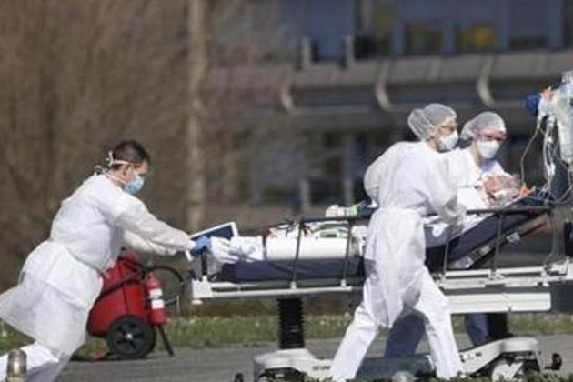 A victim of the coronavirus disease (Covid-19) is evacuated in a stretcher from the Mulhouse civil hospital in eastern France in this file photo. Cases throughout Europe have been steadily rising over the past week even as new infections in worst-affected countries such as India and Brazil have shown signs of slowing down. (AP File Photo) A victim of the coronavirus disease (Covid-19) is evacuated in a stretcher from the Mulhouse civil hospital in eastern France in this file photo. Cases throughout Europe have been steadily rising over the past week even as new infections in worst-affected countries such as India and Brazil have shown signs of slowing down. (AP File Photo)