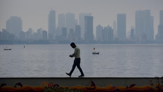 A man walks along Marine Drive in Mumbai on September 6. The case fatality rate (CFR) in Maharashtra stood at 2.93 %, much above the national rate of 1.72%. (Satish Bate / HT Photo)