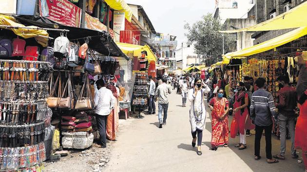 One of the oldest, and a bell-whether for small business operations in the city - Tulshibaug market – has 800 shop owners and registered hawkers lining Bajirao road, in the heart of the city.(Rahul Raut/HT)