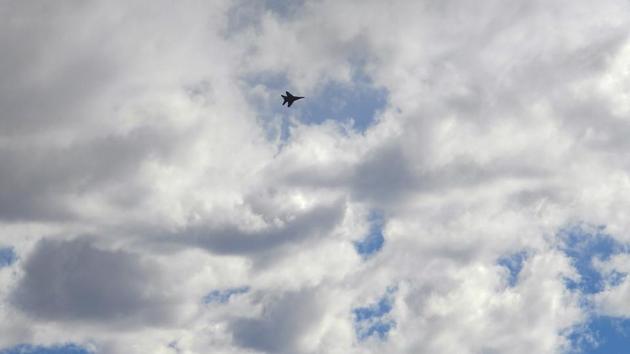 A fighter jet flies above Ladakh. The development comes three days after defence minister Rajnath Singh asked China to strictly respect the LAC and not make attempts to unilaterally change the status quo.(PTI)