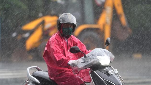 Mumbai, India - Aug. 28, 2020:People deal with rain at Kurla in Mumbai, India, on Friday, August 28, 2020. (Photo by Satish Bate/Hindustan Times)(Satish Bate/HT Photo)