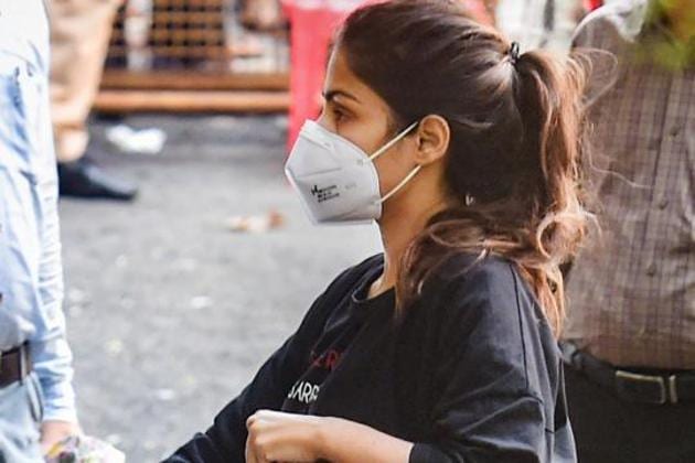 Actor Rhea Chakraborty arrives at NCB office for questioning in connection with the death of Sushant Singh Rajput in Mumbai Tuesday.(PTI)