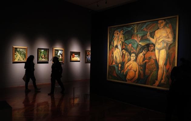 Journalists walk past a painting by Andre Derain, left, during the "El Paris de Modigliani y sus Contemporáneos" or The Paris of Modigliani and his contemporaries exhibit at the Palacio de Bellas Artes in Mexico City, Monday, Sept. 7, 2020. (AP) Journalists walk past a painting by Andre Derain, left, during the "El Paris de Modigliani y sus Contemporáneos" or The Paris of Modigliani and his contemporaries exhibit at the Palacio de Bellas Artes in Mexico City, Monday, Sept. 7, 2020. (AP)