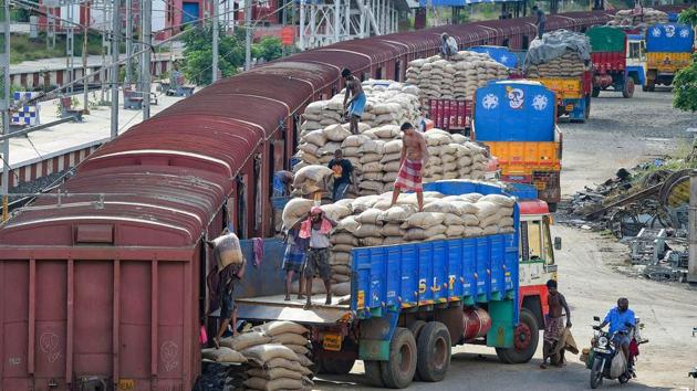 Chennai: Workers load sacks of rice grain onto trucks from a goods train, in Chennai, Sunday, Sept. 6, 2020. (PTI Photo)(PTI06-09-2020_000130A)(PTI)