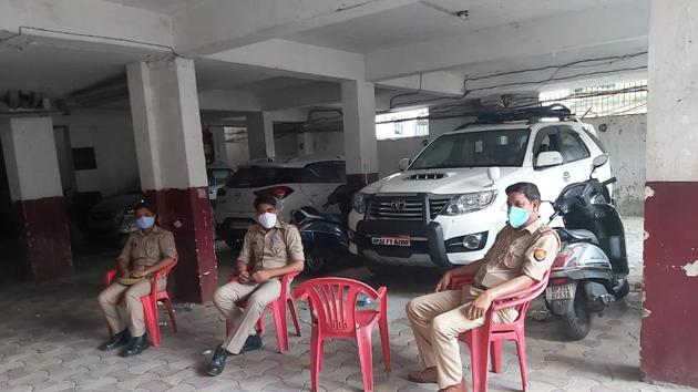 Police personnel outside Sumaiyya Rana’s Qaiserbagh residence in Lucknow on Wednesday. (HT photo)