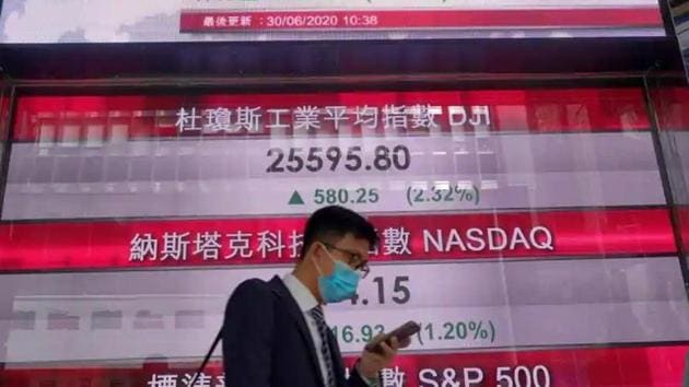 At the close of trade, the Hang Seng index was down 155.41 points or 0.63% at 24,468.93. The Hang Seng China Enterprises index fell 1.04% to 9,728.52.(File photo)