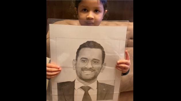 The image shows Ziva holding up a beautiful sketch of her dad, Dhoni.(Instagram/@ziva_singh_dhoni) The image shows Ziva holding up a beautiful sketch of her dad, Dhoni.(Instagram/@ziva_singh_dhoni)
