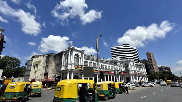 IMD officials said Tuesday was warm because of clear skies, bright sun and high humidity level. (Sonu Mehta/HT Photo) IMD officials said Tuesday was warm because of clear skies, bright sun and high humidity level. (Sonu Mehta/HT Photo)