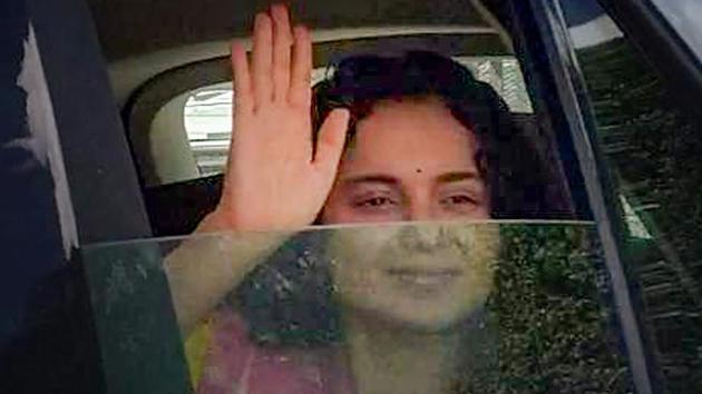 Bollywood actor Kangana Ranaut waves as she leaves for Mumbai from Manali.(PTI Photo)