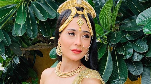 Ssara Khan on sets of Santoshi Maa Sunayein Vrat Kathayein. Ssara Khan on sets of Santoshi Maa Sunayein Vrat Kathayein.