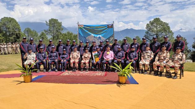 The ITBP team which left for the mountaineering expedition on Wednesday in Uttarkashi.(HT photo) The ITBP team which left for the mountaineering expedition on Wednesday in Uttarkashi.(HT photo)