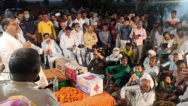 INLD leader Abhay Chautala addressing a rally in Baroda on Tuesday, a day after the Sonepat administration banned political gatherings in view of Covid-19 outbreak.(Manoj Dhaka/HT) INLD leader Abhay Chautala addressing a rally in Baroda on Tuesday, a day after the Sonepat administration banned political gatherings in view of Covid-19 outbreak.(Manoj Dhaka/HT)