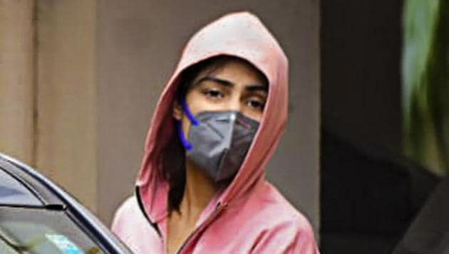 Mumbai: Actor Rhea Chakraborty leaves for NCB office after being summoned in connection with the death by suicide case of actor Sushant Singh Rajput, at Santacruz in Mumbai, Monday, Sept. 7, 2020. (PTI Photo)(PTI)