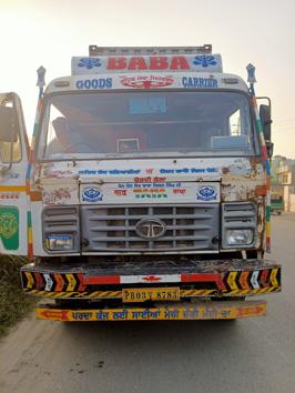 The truck that claimed the two boys’ lives in Sahnewal on Friday. (HT Photo) The truck that claimed the two boys’ lives in Sahnewal on Friday. (HT Photo)