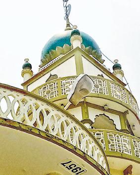 Kerala’s Chemnad Juma mosque from the 1950s has curved Deco verandahs.(Photo courtesy @kerala.artdeco) Kerala’s Chemnad Juma mosque from the 1950s has curved Deco verandahs.(Photo courtesy @kerala.artdeco)