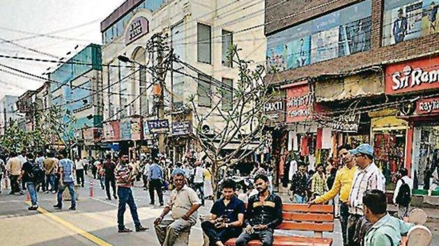 Municipal officials had then said the arrangement was temporary and the pedestrianisation plan would be implemented again after the opening of public transport such as the Delhi Metro.(HT file photo)