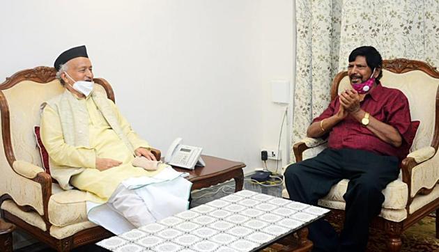 Rajya Sabha MP Ramdas Athawale calls on Maharashtra Governor Bhagat Singh Koshyari at Raj Bhavan in Mumbai on Friday.(ANI photo) Rajya Sabha MP Ramdas Athawale calls on Maharashtra Governor Bhagat Singh Koshyari at Raj Bhavan in Mumbai on Friday.(ANI photo)