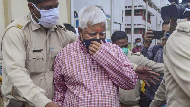 Rashtriya Janta Dal (RJD) Chief Lalu Prasad Yadav is shifted from paying ward of Rajendra Institute of Medical Science (RIMS) to director bungalow, due to surge in COVID-19 cases, in Ranchi. (PTI) Rashtriya Janta Dal (RJD) Chief Lalu Prasad Yadav is shifted from paying ward of Rajendra Institute of Medical Science (RIMS) to director bungalow, due to surge in COVID-19 cases, in Ranchi. (PTI)