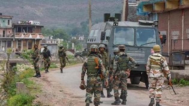 Lt Gen BS Raju, General-Officer-in-Command of 15 Corps, on Thursday said that the army has alerted all formations to keep a check on any flying object seen along the LoC.(Representational Photo/PTI)