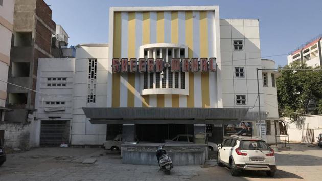Sheesh Mahal, Ameerpet, Hyderabad. According to the Art Deco Hyderabad Instagram handle, the building was built in the 1950s, and commissioned to the current owner Mr. Mahesh Chand’s father, who was asked to build a theatre for the army. (@artdecohyderabad on Instagram)