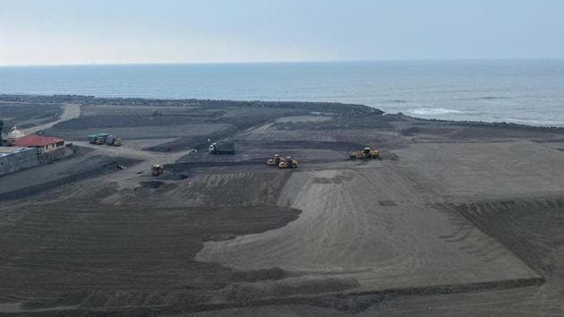 A view of the completed reclamation at Mahalaxmi Bay.(Vivek Kumar)