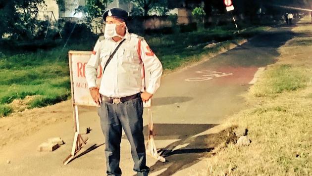 A policeman standing guard to stop motorists from using a cycle track near Sector 31, Chandigarh. (Cyclegiri Twitter account) A policeman standing guard to stop motorists from using a cycle track near Sector 31, Chandigarh. (Cyclegiri Twitter account)