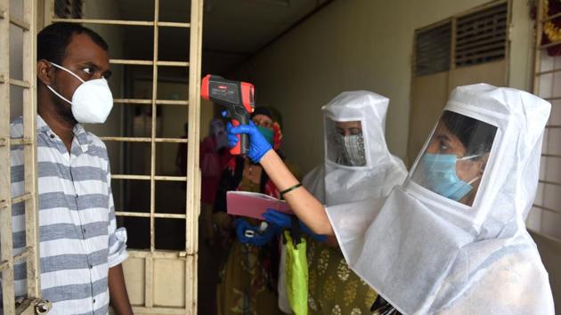 A Brihanmumbai Municipal Corporation (BMC) health worker checks the temperature of a resident at Jawahar Nagar in Khar, Mumbai on September 9. Brazil’s Sao Paulo province has the second highest infections of any state or province in the world with 890,690 cases. (Satish Bate / HT Photo) A Brihanmumbai Municipal Corporation (BMC) health worker checks the temperature of a resident at Jawahar Nagar in Khar, Mumbai on September 9. Brazil’s Sao Paulo province has the second highest infections of any state or province in the world with 890,690 cases. (Satish Bate / HT Photo)