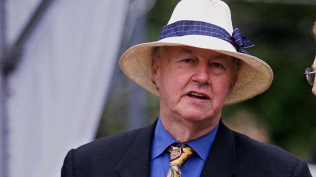 Designer and restaurant mogul Terence Conran smokes a cigar as he stands in the Evening Standard garden which he designed at the Chelsea flower show, London, Britain May 24, 1999.(REUTERS) Designer and restaurant mogul Terence Conran smokes a cigar as he stands in the Evening Standard garden which he designed at the Chelsea flower show, London, Britain May 24, 1999.(REUTERS)