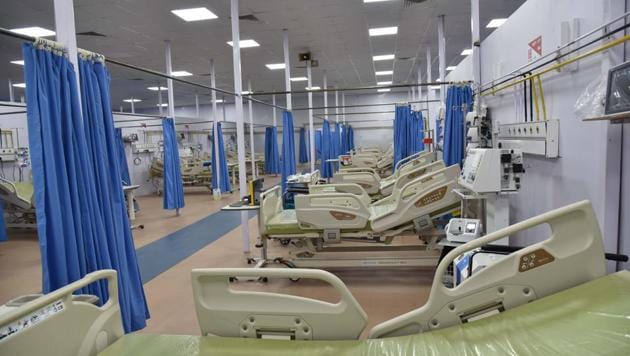 According to the Covid care centre dashboard, as of Wednesday, of the 7,637 vacant chargeable beds in private hospitals, 4,937 are vacant and of the 289 ventilators, 123 are vacant. (HT FILE PHOTO) According to the Covid care centre dashboard, as of Wednesday, of the 7,637 vacant chargeable beds in private hospitals, 4,937 are vacant and of the 289 ventilators, 123 are vacant. (HT FILE PHOTO)