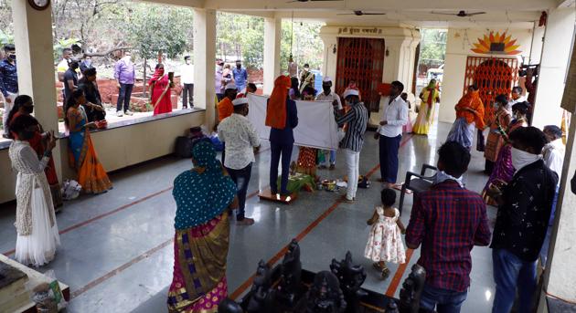 Shubham Adagale and Namrata Kharat got married In a wedding ceremony following social distancing norms at NIBM road in nationwide lockdown, in Pune.(Rahul Raut/HT PHOTO)