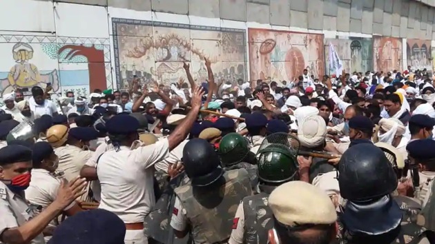 The meeting came two days after the protesting farmers blocked a national highway in Kurukshetra’s Pipli and clashed with Haryana police.(HT Photo)