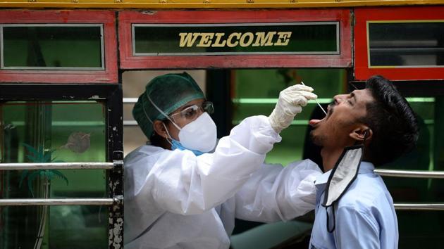 A health worker collects a swab sample from a man in Chennai on September 12. The government data showed that Maharashtra, Tamil Nadu, Andhra Pradesh, Karnataka and Uttar Pradesh were among the states that contributed to the 3,702,595 recoveries recorded in India as of September 13. (Arun Sankar / AFP) A health worker collects a swab sample from a man in Chennai on September 12. The government data showed that Maharashtra, Tamil Nadu, Andhra Pradesh, Karnataka and Uttar Pradesh were among the states that contributed to the 3,702,595 recoveries recorded in India as of September 13. (Arun Sankar / AFP)