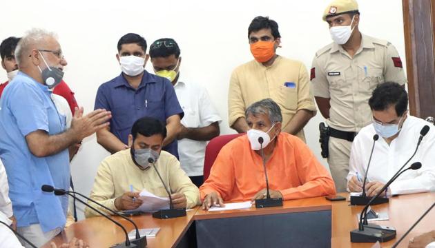 BJP state president Om Prakash Dhankhar had formed a committee on September 10 after farmers protesting against the Ordinances at Kurukshetra were canecharged by the police.(Manoj Dhaka/HT) BJP state president Om Prakash Dhankhar had formed a committee on September 10 after farmers protesting against the Ordinances at Kurukshetra were canecharged by the police.(Manoj Dhaka/HT)