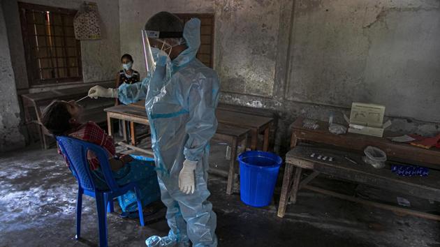 On Saturday, Delhi reported 4,321 fresh cases of Covid-19, taking the city’s overall tally to 214,069. (AP) On Saturday, Delhi reported 4,321 fresh cases of Covid-19, taking the city’s overall tally to 214,069. (AP)