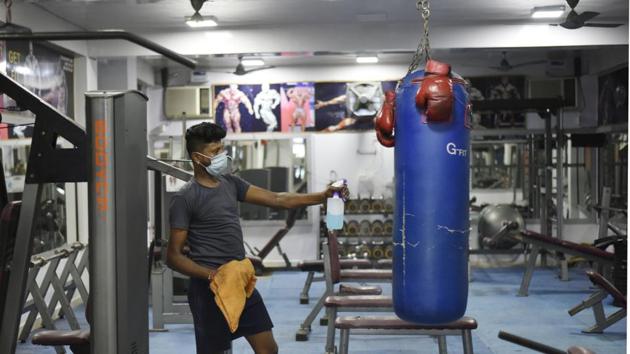 There are over 6,000 gyms and fitness centres across the national Capital employing over 100,000 people.(Vipin Kumar/HT PHOTO)